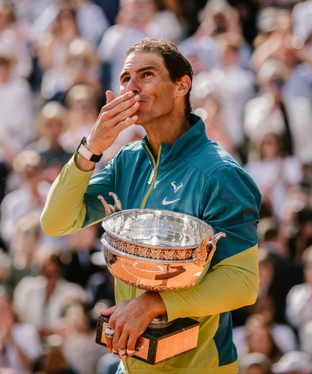 纳达尔迎来十二赛季出色发挥，曼联观众热烈欢呼！